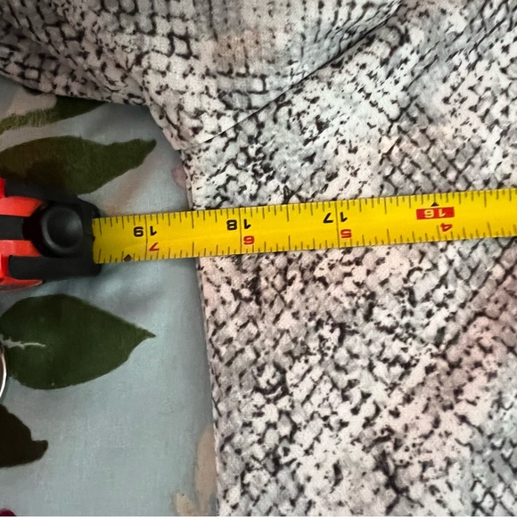 (Similar) “Ann Taylor” Animal Print Shirt. - Picture 10 of 13